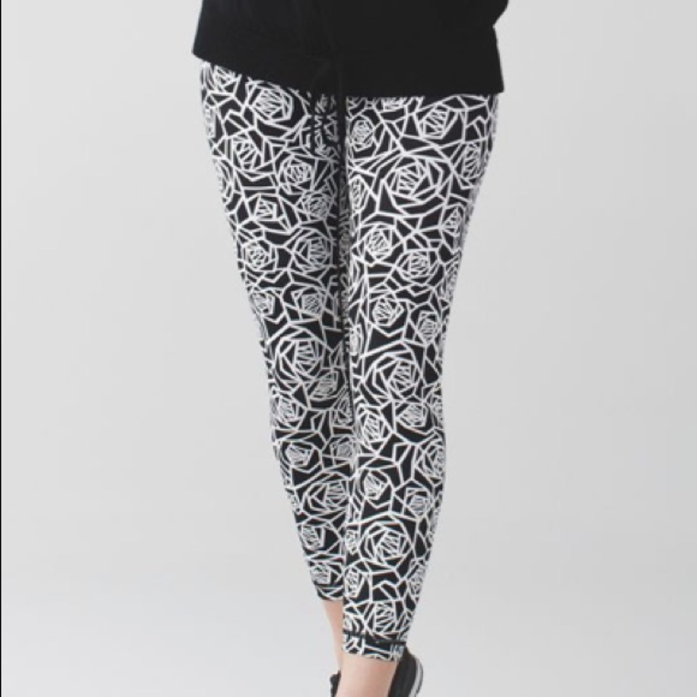 Lululemon High Times Luxtreme Posey Black White